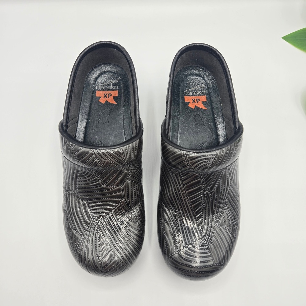 Dansko XP Pro Clogs Black Metallic Etched Patent Leather WMS Size 37